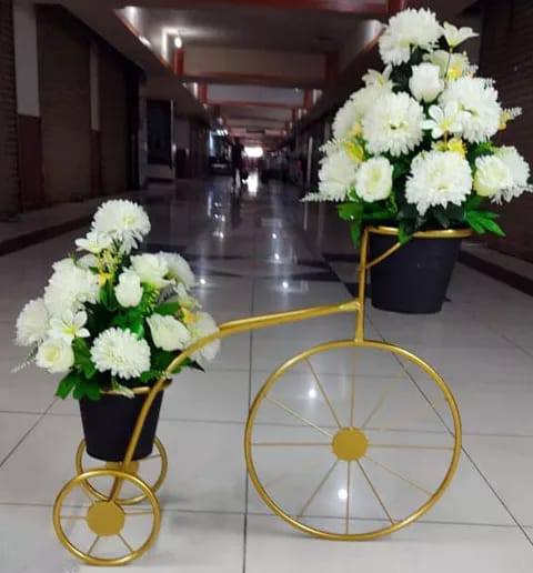 Electroplated Floor Cycle Stand Pot with Flower Arrangement