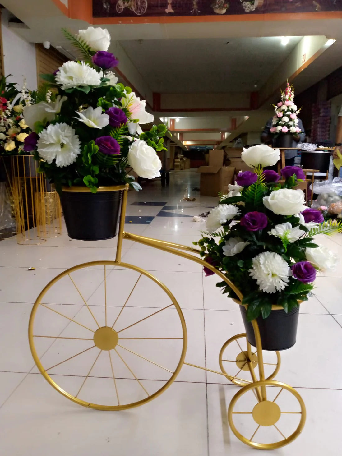 Electroplated Floor Cycle Stand Pot with Flower Arrangement