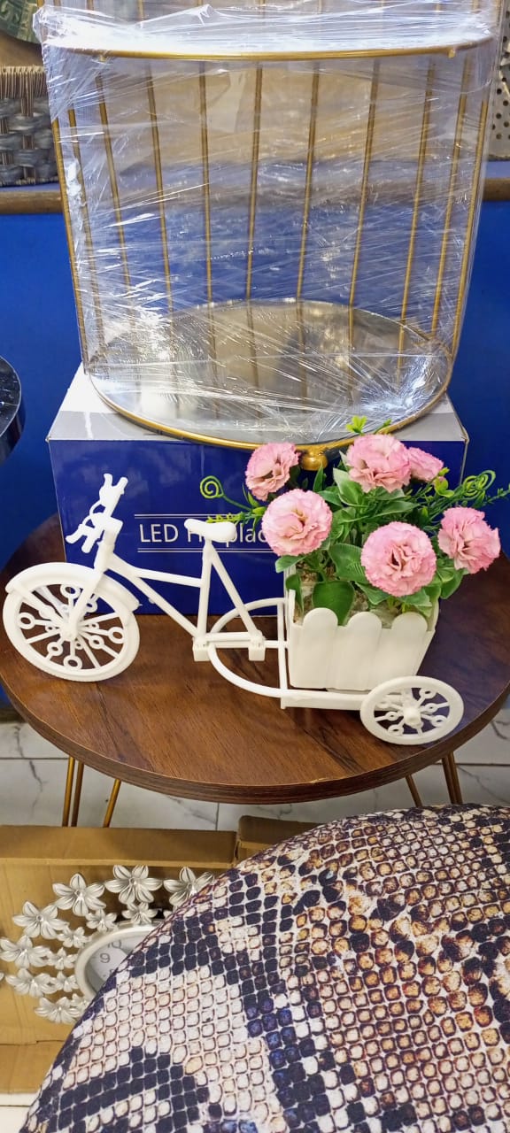 Table Cycle Stand Pot with Flower Arrangements