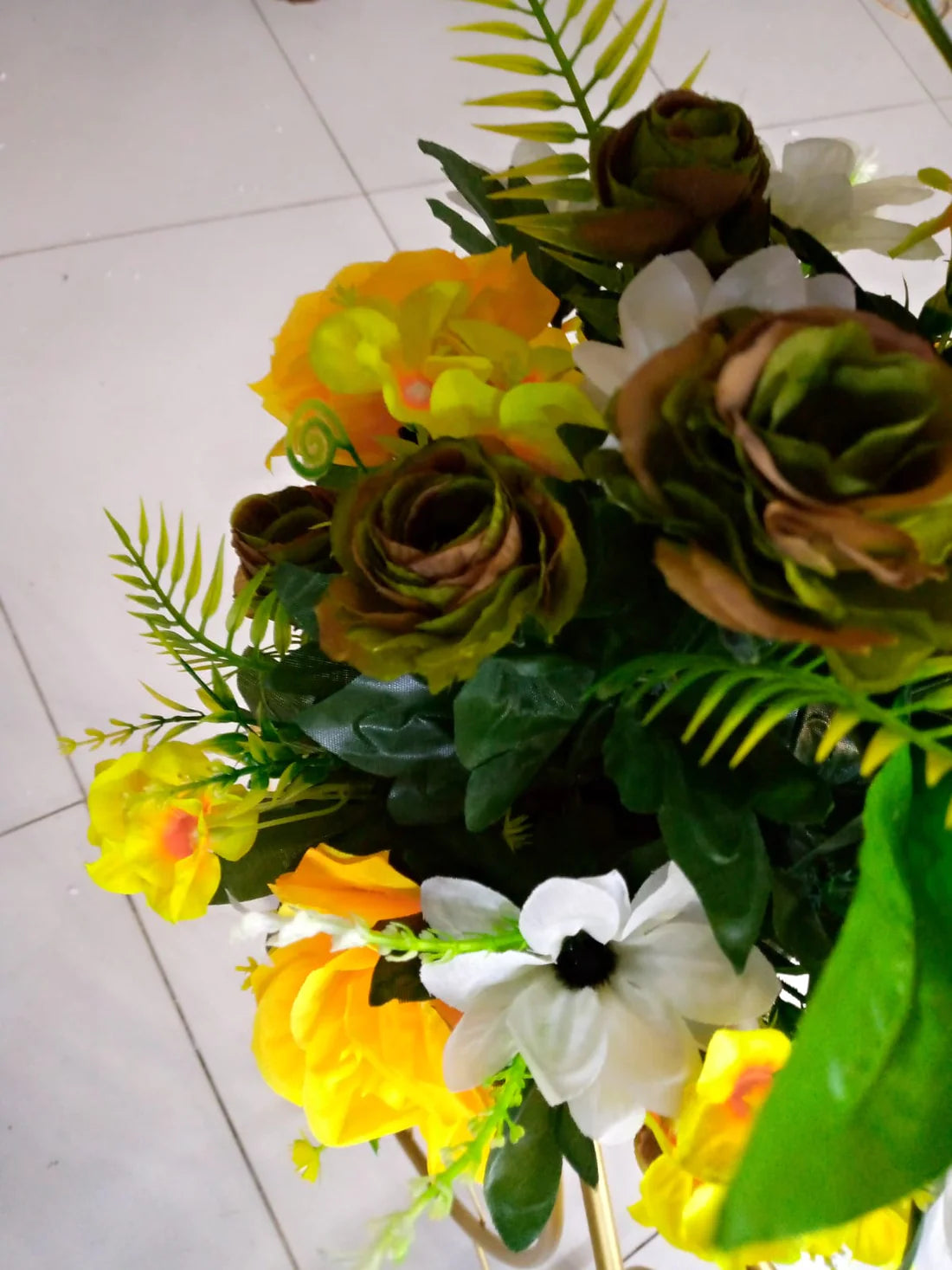 Electroplated Floor Cycle Stand Pot with Flower Arrangement